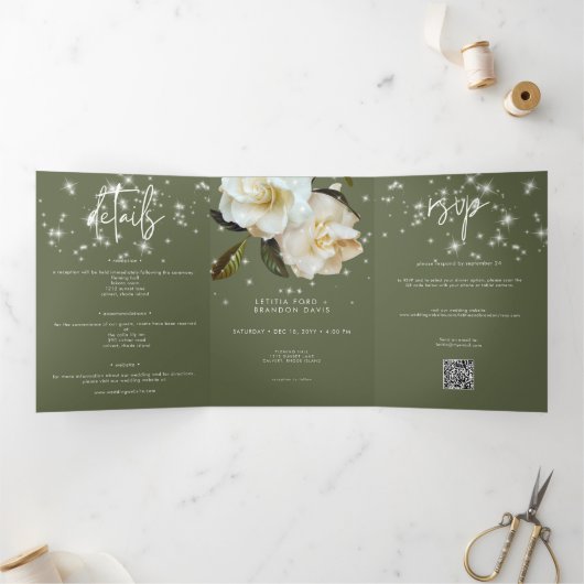 Moderne witte tuinen op Sage Sparkle bruiloft Drieluik Uitnodiging (Binnen)