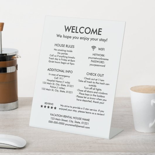 Moderne witte vakantiewoning huisregels welkom reclamebord met voetstuk (Insitu)