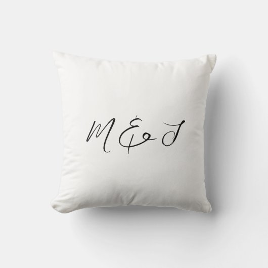 Moderne Witte Zwarte Hand Geletterde Monogram Huwe Kussen (Voorkant)