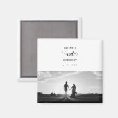 Moderne witte & zwarte script koppel foto trouw magneet (Voorkant / Achterkant)