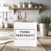 Moderne wodka afhankelijk vrouw roze grappig citaa heupfles