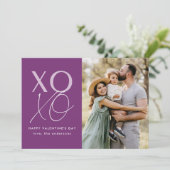 Moderne XOXO Paarse Valentijnsdag Foto Feestdagenkaart (Staand voorkant)