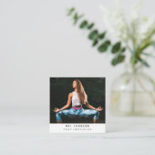Moderne Yoga Fitness Instructor QR Code Vierkante Visitekaartje (Staand voorkant)