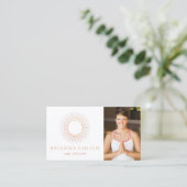 Moderne Yoga Instructeur Mandala Circle Logo Foto Visitekaartje (Staand voorkant)