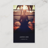 Moderne Yoga Instructeur Wellness Monogram QR Visitekaartje (Voorkant)