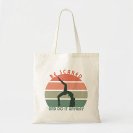 Moderne Yoga Spreuk Yoga Asana in de Zonsondergang Tote Bag