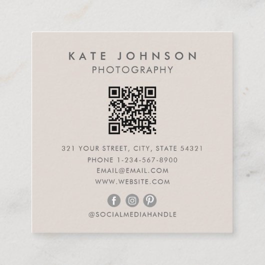 Moderne zakelijke Logo scanbare QR-code Terracotta Vierkante Visitekaartje (Achterkant)