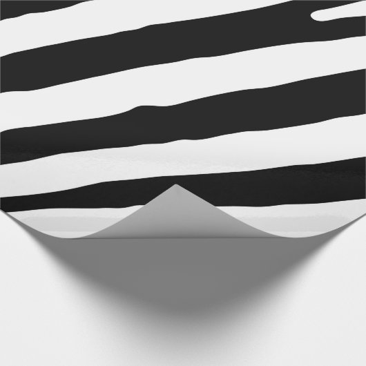 Moderne Zebra Stripes Black en White Cool Abstract Cadeaupapier (Hoek)