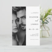 Moderne zijfoto zwart-wit QR-code bruiloft Kaart (Staand voorkant)