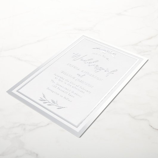 Moderne Zilveren Blad Elegante Rand Trouw Folie Uitnodiging (Gedraaid)