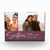 Moderne zussen houden twee foto's Paars (Voorkant)