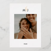 Moderne zwart-gouden folderrandmonogram folie uitnodiging (Achterkant)