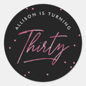 Moderne zwart roze kalligrafie 30e verjaardag ronde sticker (Voorkant)