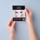 Moderne Zwart Roze Schoonheid Salon Promo Deals QR Flyer (Hand)
