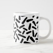 Moderne Zwart-Wit Abstracte Patroon Jumbo Mok (Rechts)