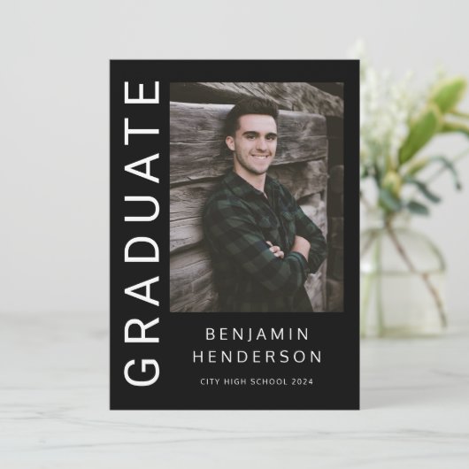 Moderne zwart-wit afstudeeraankondiging aankondiging (Staand voorkant)