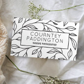 Moderne zwart-wit bloemen schoonheidssalon QR-code Visitekaartje