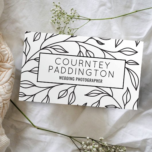 Moderne zwart-wit bloemen schoonheidssalon QR-code Visitekaartje