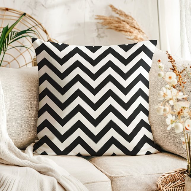 Moderne zwart-wit chevron zigzag kussen (Creator heeft geüpload)