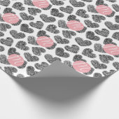 Moderne zwart-wit doodle harten Monogrammed Cadeaupapier (Hoek)