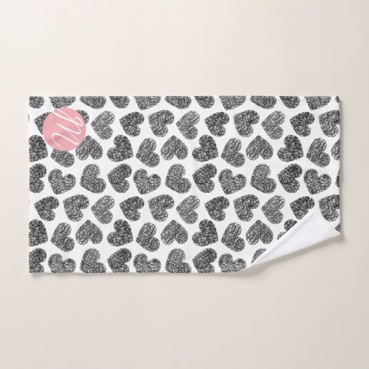 Moderne zwart-wit doodle harten Monogrammed Handdoek (Handdoek)
