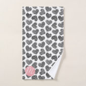 Moderne zwart-wit doodle harten Monogrammed Handdoek (Handdoek)