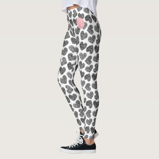 Moderne zwart-wit doodle harten Monogrammed Leggings (Links)