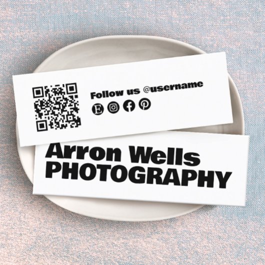 Moderne zwart-wit gedurfde typografie QR-code Mini Visitekaartje