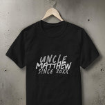 Moderne zwart-wit grunge voor de koele oom t-shirt<br><div class="desc">Dit grunge en moderne ontwerp is samengesteld uit san serif typografie.</div>