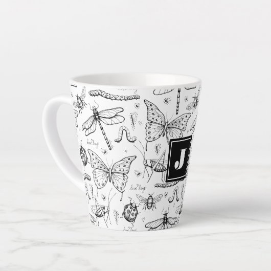 Moderne zwart-wit insectenillustratie monogram latte mok (Linkerhoek)