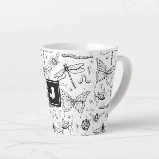 Moderne zwart-wit insectenillustratie monogram latte mok (Rechterhoek)