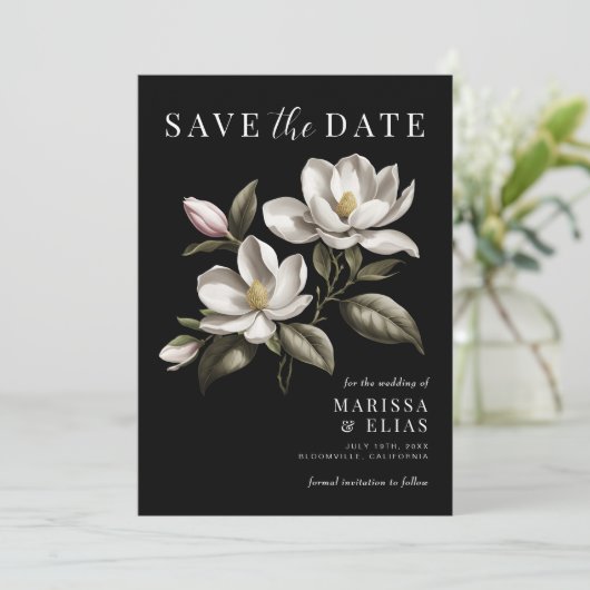 Moderne  Zwart-wit Magnolia bruiloft Save The Date (Staand voorkant)