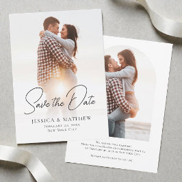 Moderne zwart-wit minimalistische trouwfoto 2 save the date