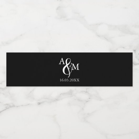 Moderne zwart-wit monogram bruiloft waterfles etiket (Enkel label)