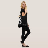Moderne zwart-wit orchideeën Floral Monogram Tote Bag (Op model)