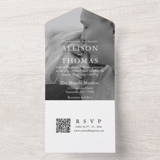 Moderne zwart-wit QR Code Monogram bruiloft All In One Uitnodiging (Binnen)