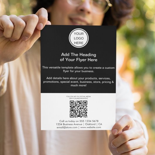 Moderne Zwart-wit QR Code & Zakelijke Logo Flyer