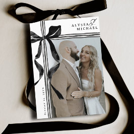 Moderne Zwart-Wit Strik Elegante Trouwfoto Save The Date