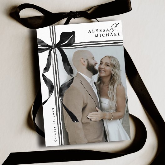 Moderne Zwart-Wit Strik Elegante Trouwfoto Save The Date
