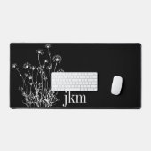Moderne zwart & wit Wildflower Monogram Bureaumat (Keyboard & Muis)
