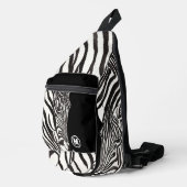 Moderne zwart-wit zebra streepprint naam initiaal sling bag (Rechterhoek)