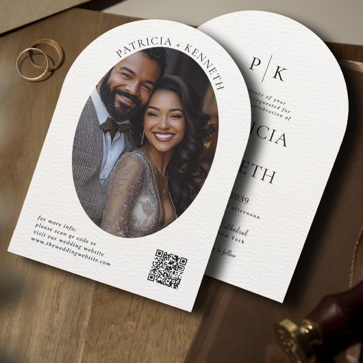 Moderne zwart-witte boog bruiloft foto monogram kaart