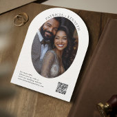 Moderne zwart-witte boog bruiloft foto monogram kaart