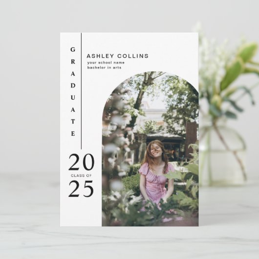 Moderne zwart-witte boog foto afstudeerfeest kaart (Staand voorkant)