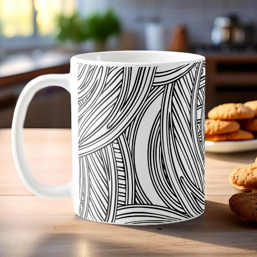 Moderne zwart-witte koffiemok met wervelingen.