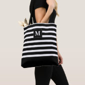 Moderne zwart-witte strepen met Monogram Tote Bag (Dichtbij)