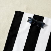 Moderne zwart-witte strepen strandlaken (In situ)