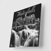 Moderne zwart-witte waterval foto vierkante klok (Hoek)