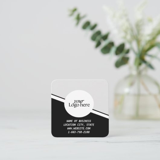 Moderne zwarte aangepaste Logo en QR-code Vierkante Visitekaartje (Staand voorkant)