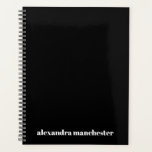 Moderne zwarte aangepaste naam achternaam minimali planner<br><div class="desc">Moderne zwart-wit aangepaste naam,  achternaam,  tekst of monogram minimalistische eenvoudige elegante chique effen kleur planner. Aangepaste witte moderne seriële typografische naam of tekstpatroon op zwarte achtergrond. Alle kleuren zijn bewerkbaar.</div>